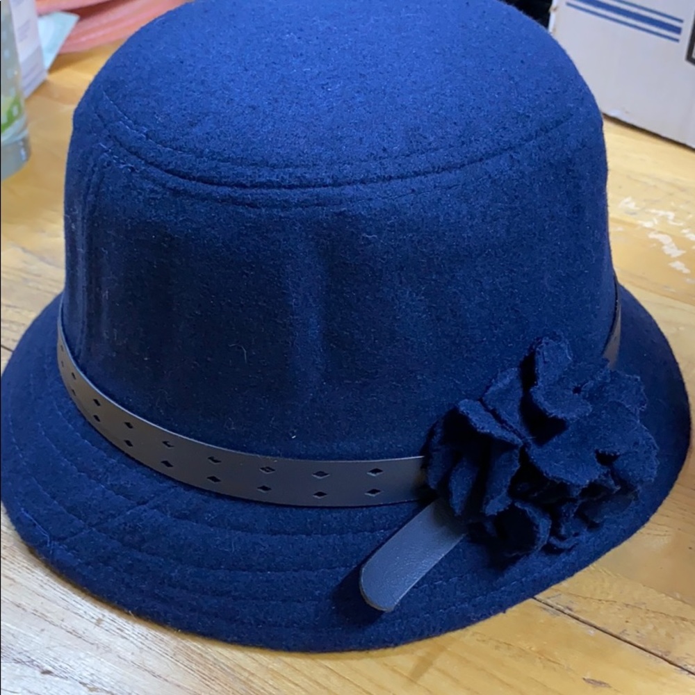 Navy Hat w/felt flower